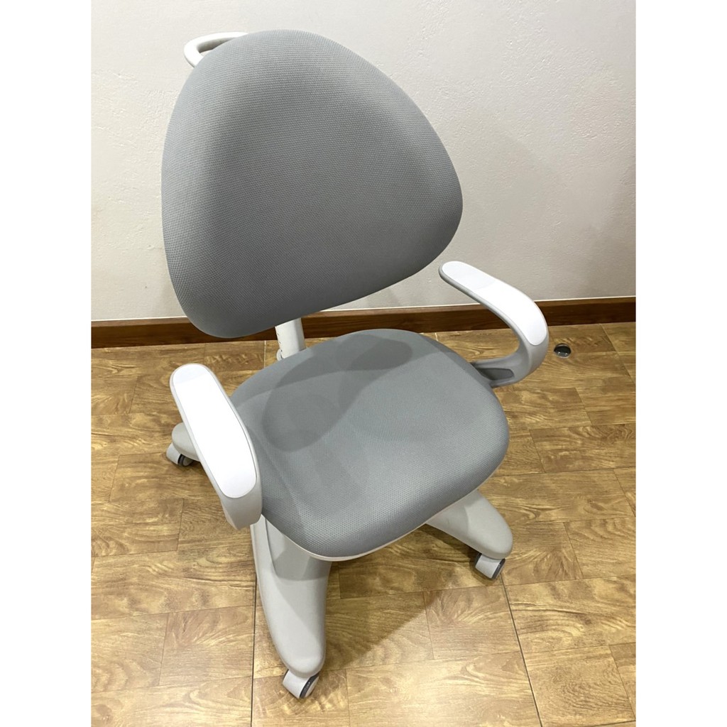 Ghế chống gù lưng Umoo Luxury có tay vịn UM-16150