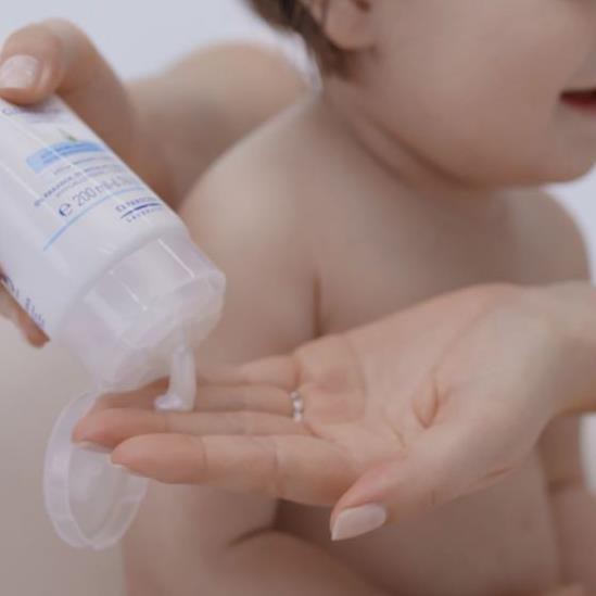 Gel Tắm Gội Cho Trẻ Sơ Sinh & Em Bé Mustela 2 in 1 Cleansing Gel 200ml