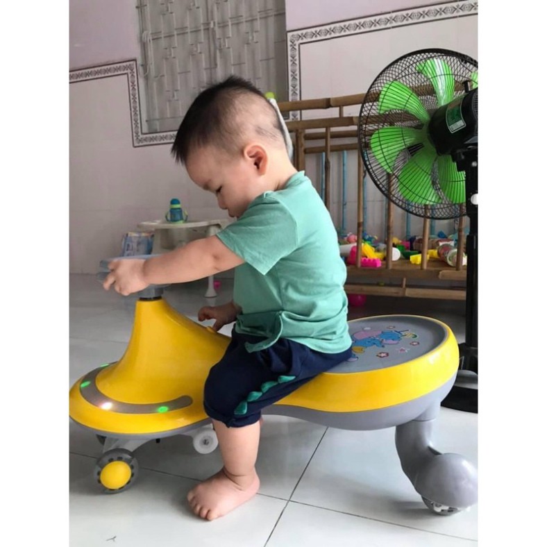 Xe lắc chòi chân Holla có đèn có nhạc HL-0250