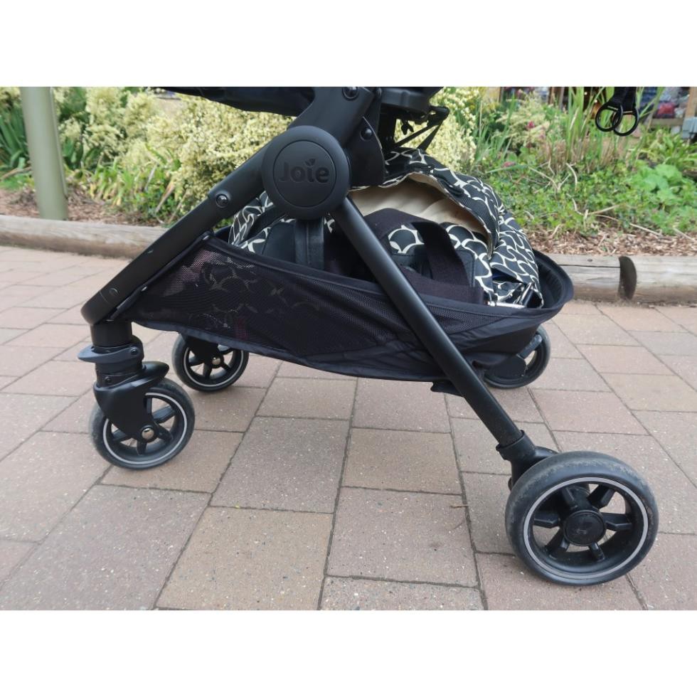 Xe đẩy trẻ em Joie Pact Flex Signature Noir