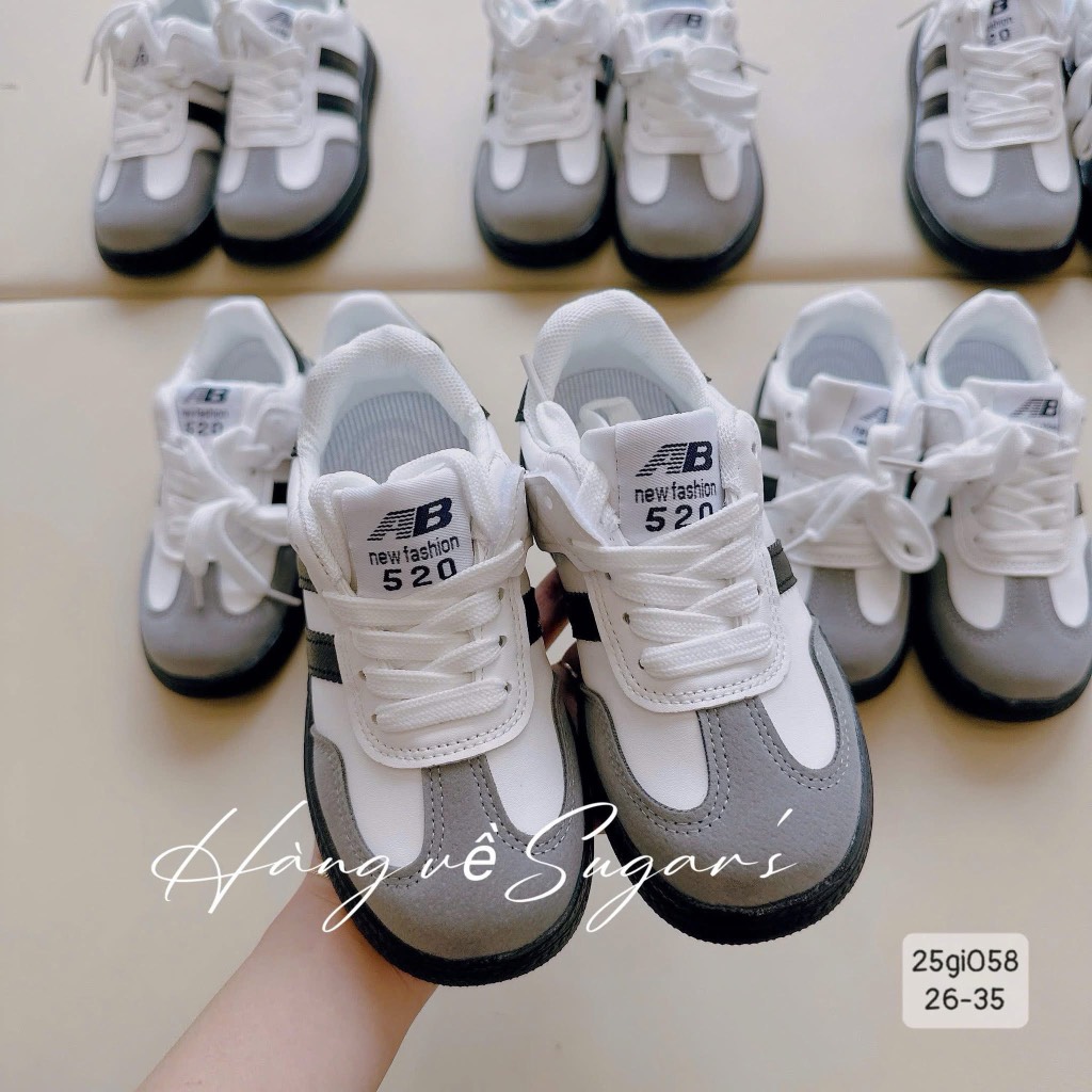 Giày thể thao cho bé