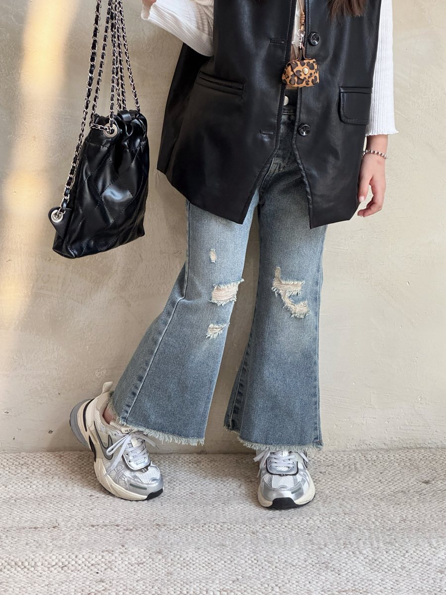 Quần jeans loe hack dáng siêu cưng cho bé gái