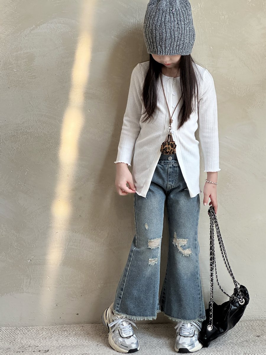 Quần jeans loe hack dáng siêu cưng cho bé gái