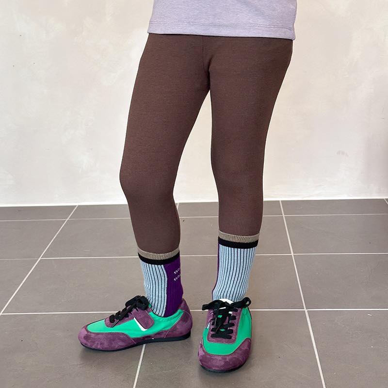 Quần legging có chữ basic cho bé gái