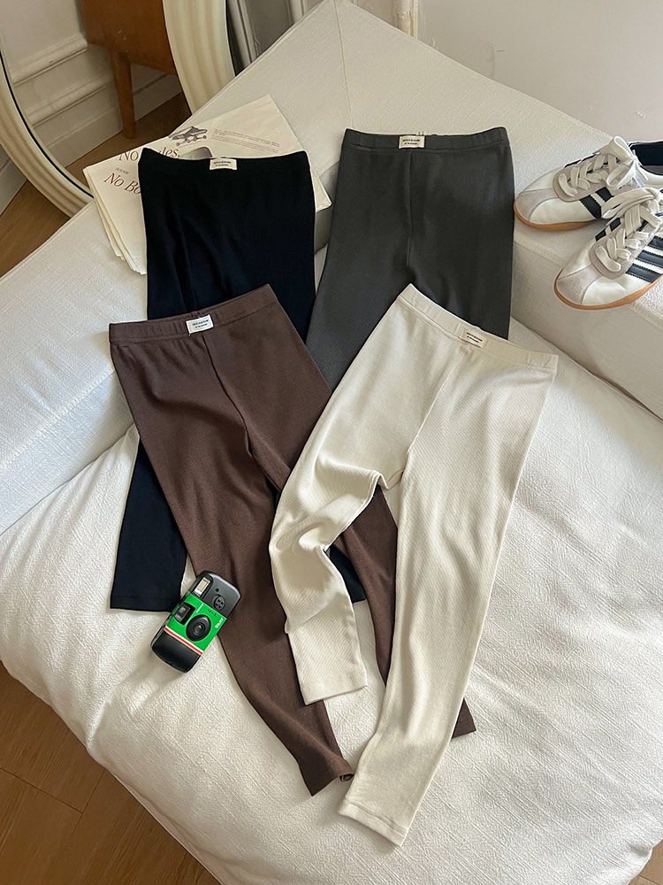 Quần legging có chữ basic cho bé gái