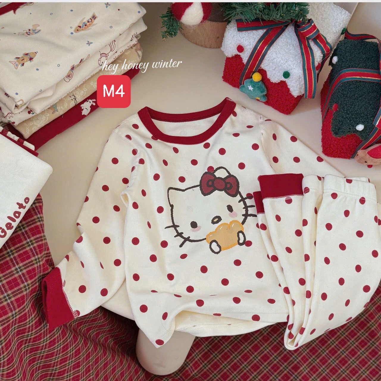 Bộ ngủ họa tiết đỏ cho bé diện Noel-Tết siêu cưng