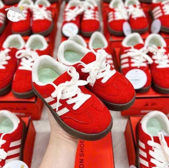 Giày thể thao cho bé