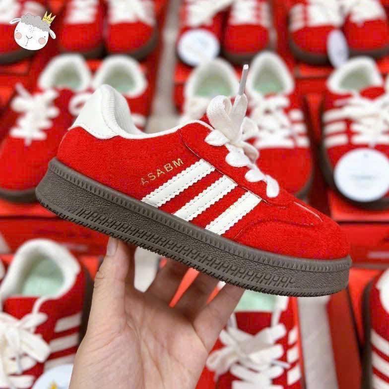 Giày thể thao cho bé