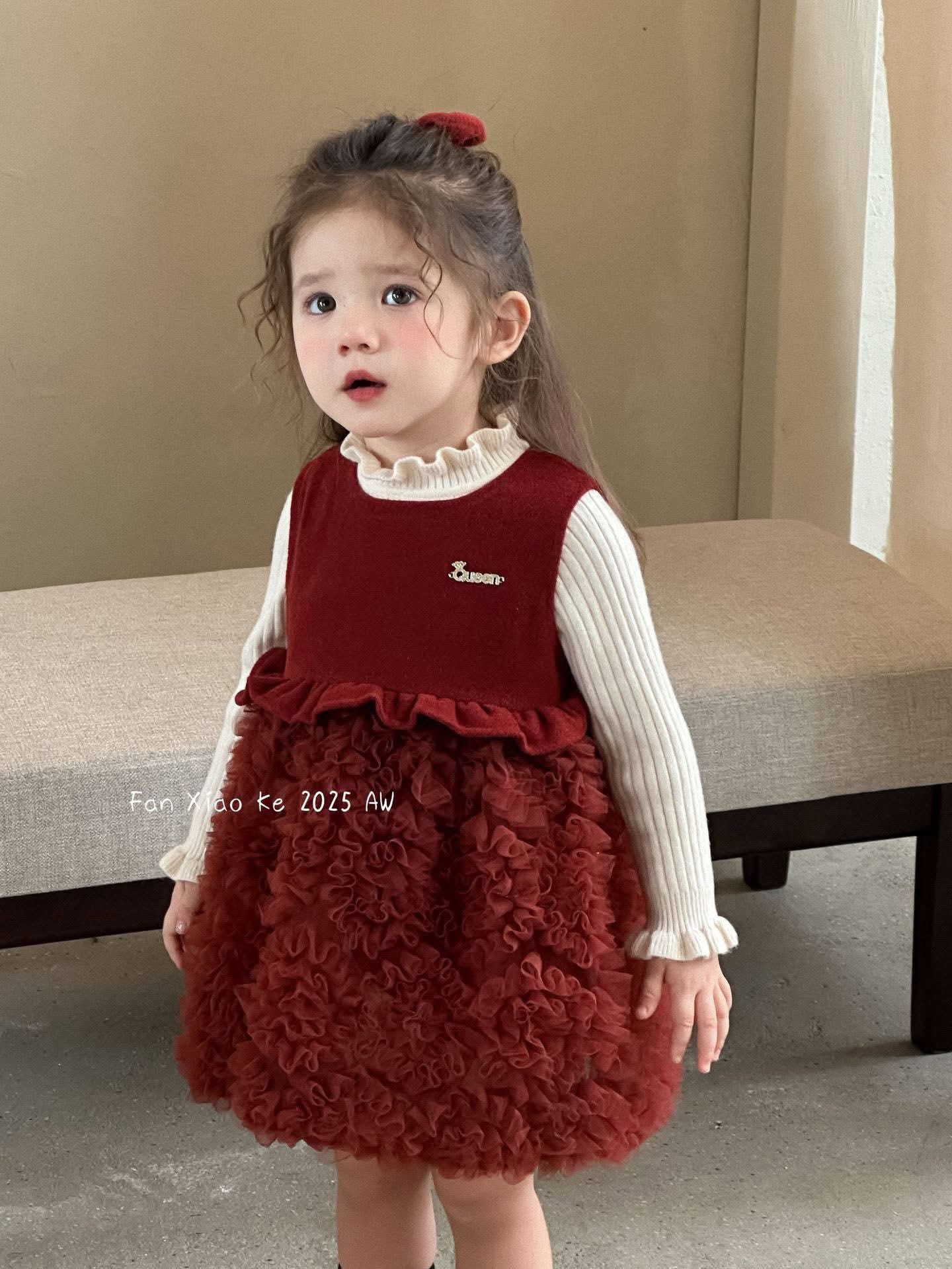 Set 3 chi tiết áo len mix váy đỏ tặng kẹp cho bé gái