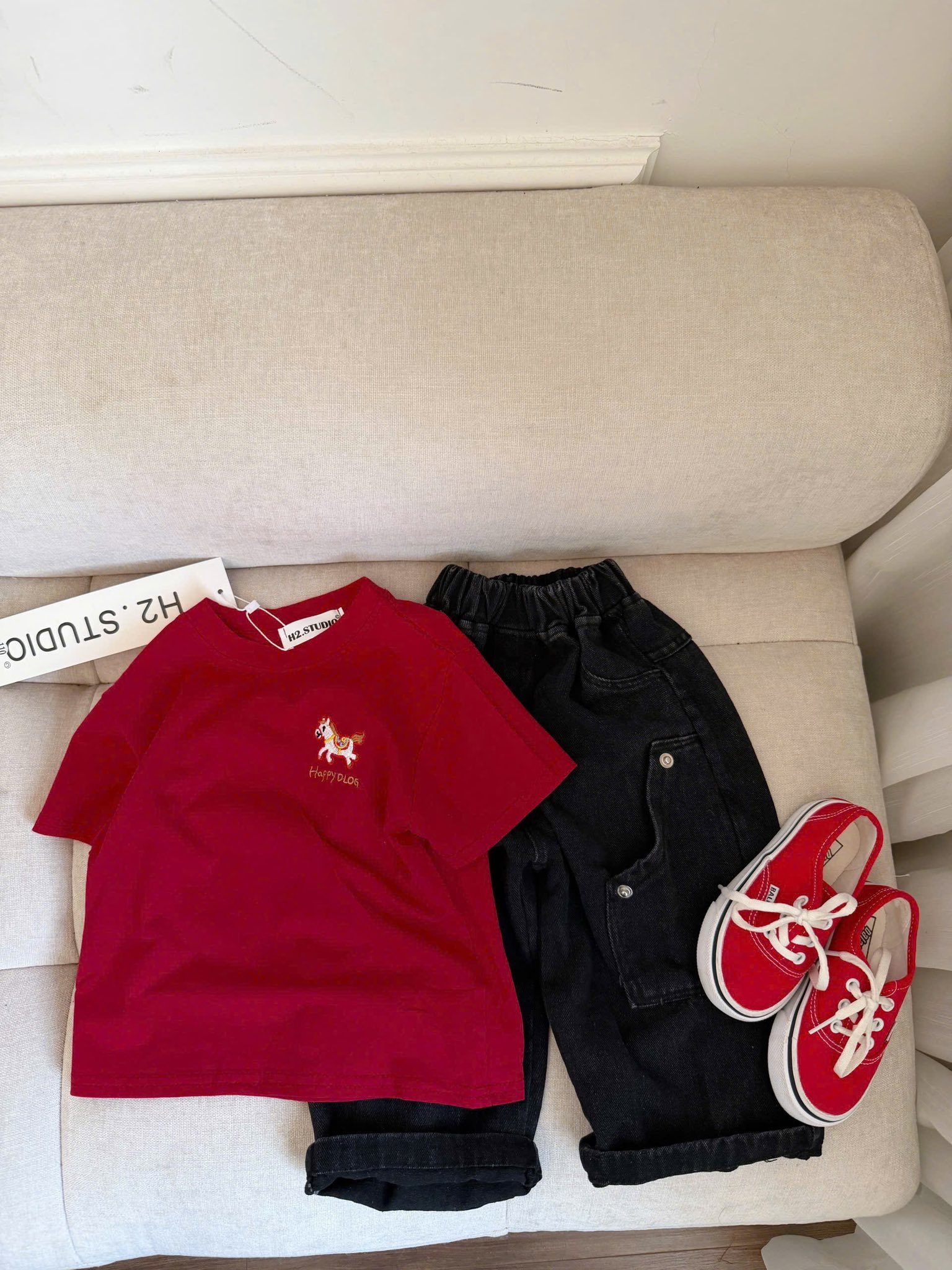 Set áo thun ngựa phối quần jeans cho bé trai