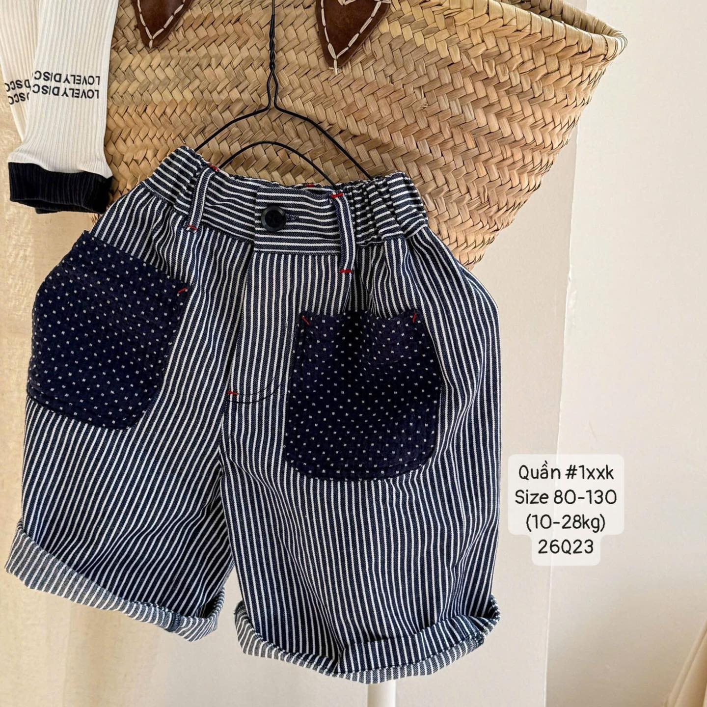 Quần ngố kẻ sọc túi vá chấm bi cho bé gái