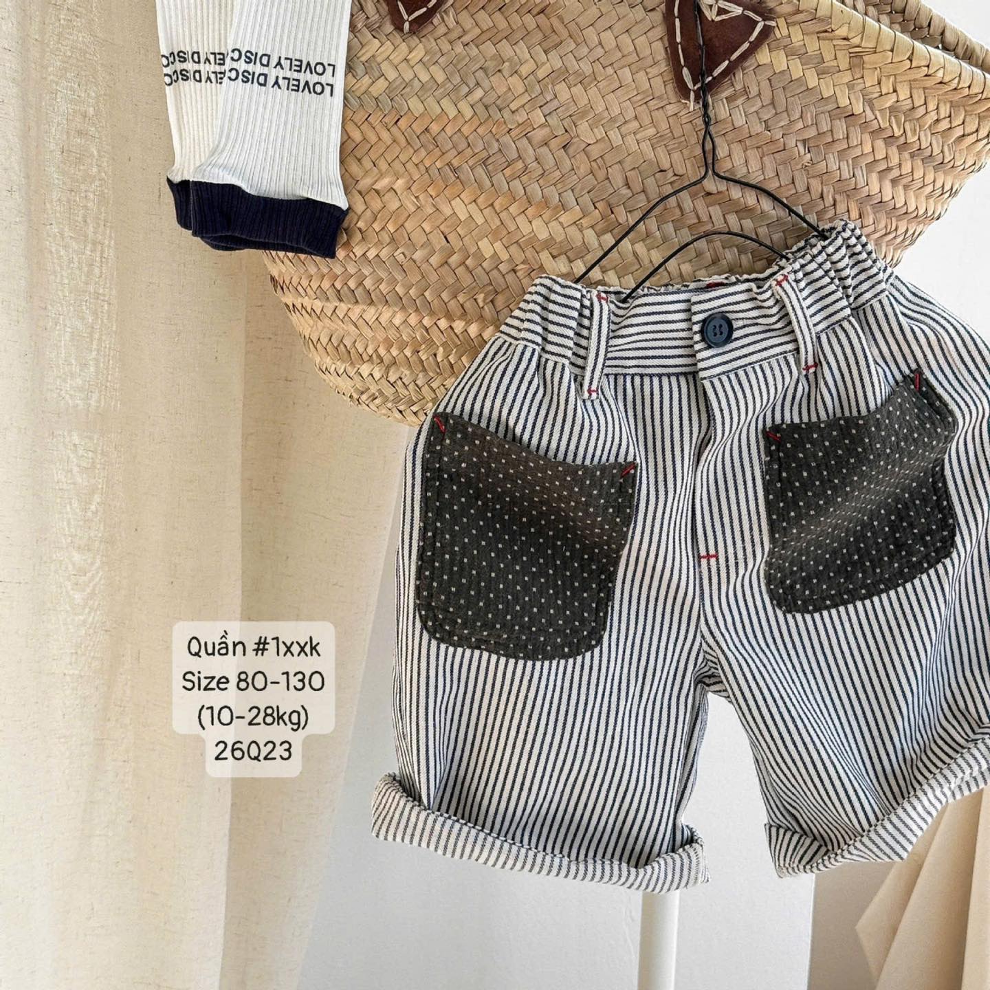 Quần ngố kẻ sọc túi vá chấm bi cho bé gái