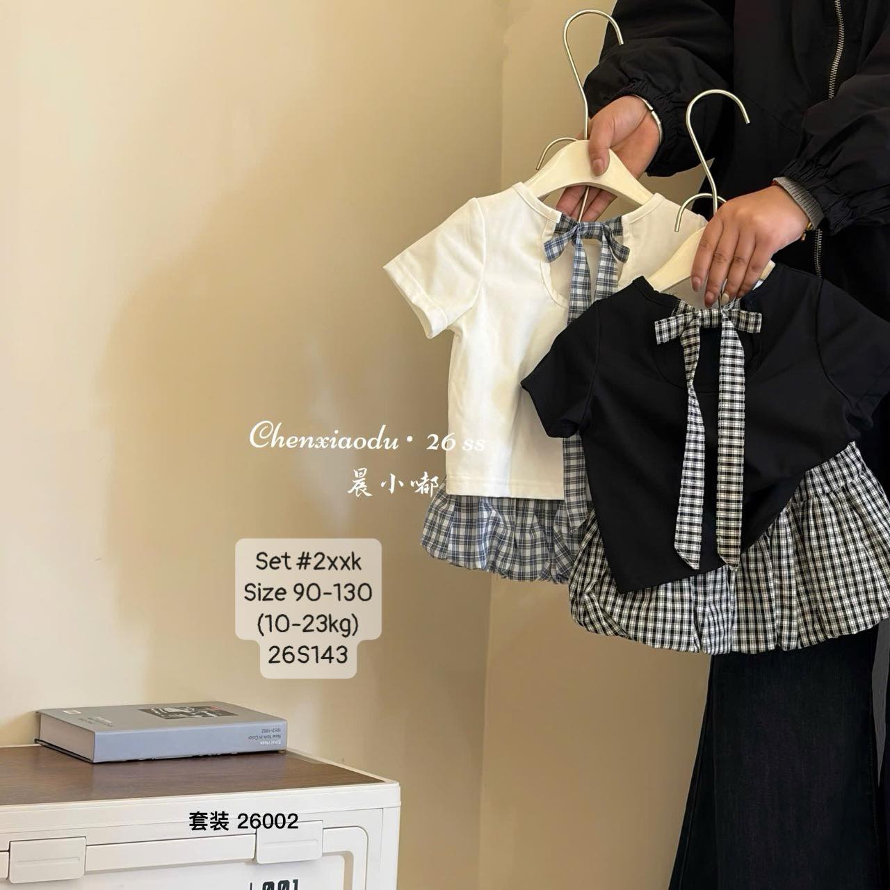 Set áo cột nơ điệu đà phối chân váy caro cho bé gái