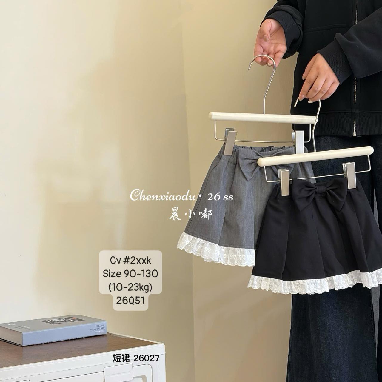 Chân váy xếp li viền ren xinh yêu