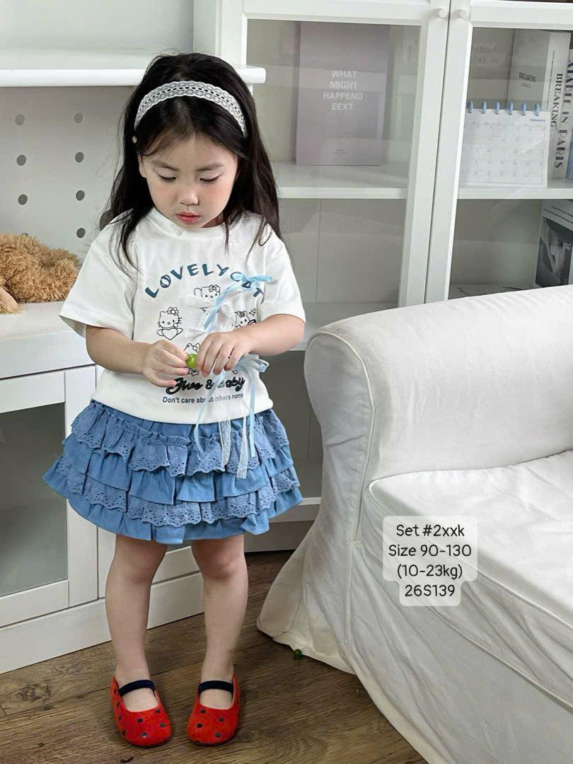 Set áo thun mèo dễ thương phối chân váy caro cho bé gái