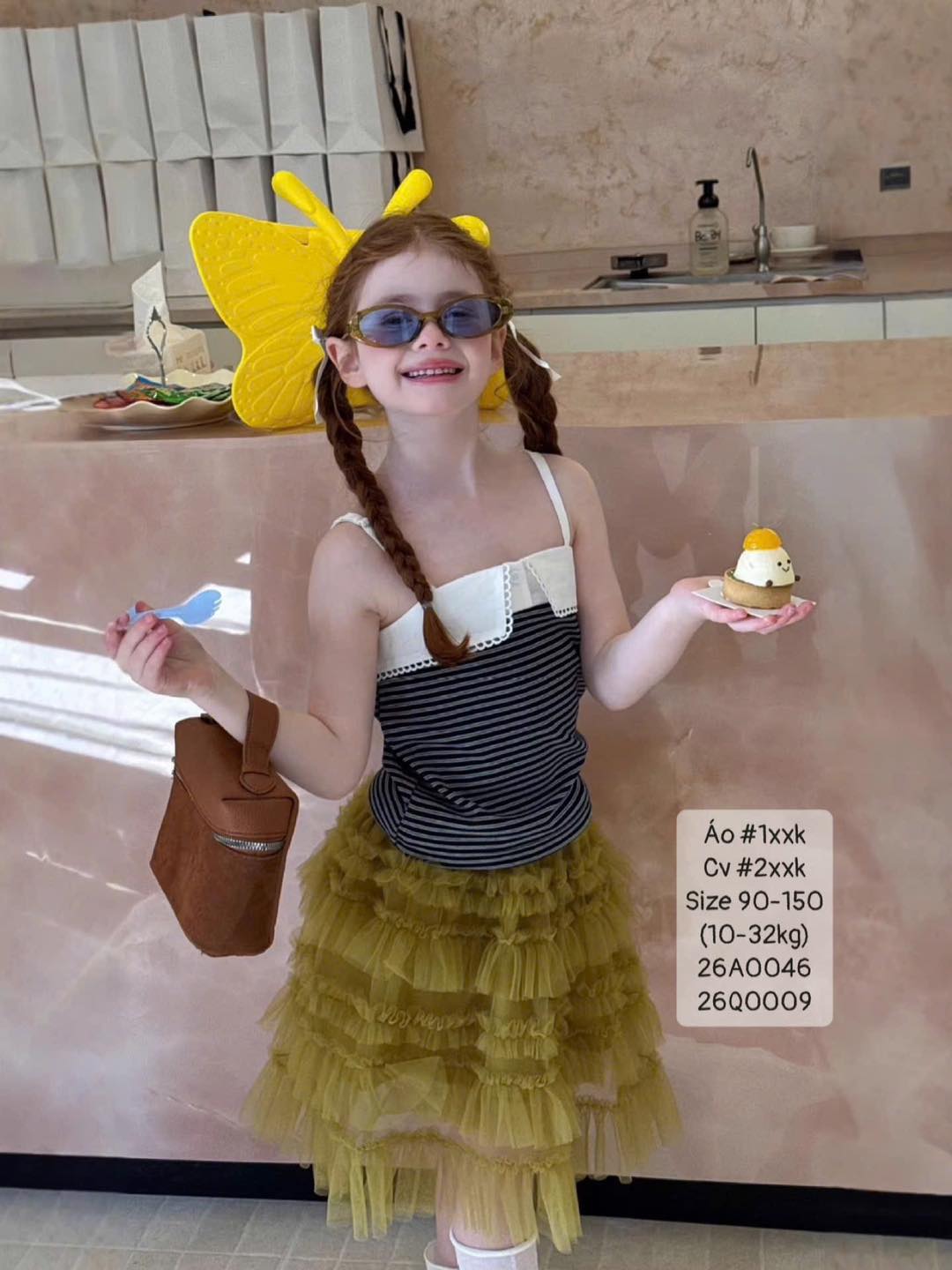 Chân váy voan màu xanh lạ mắt