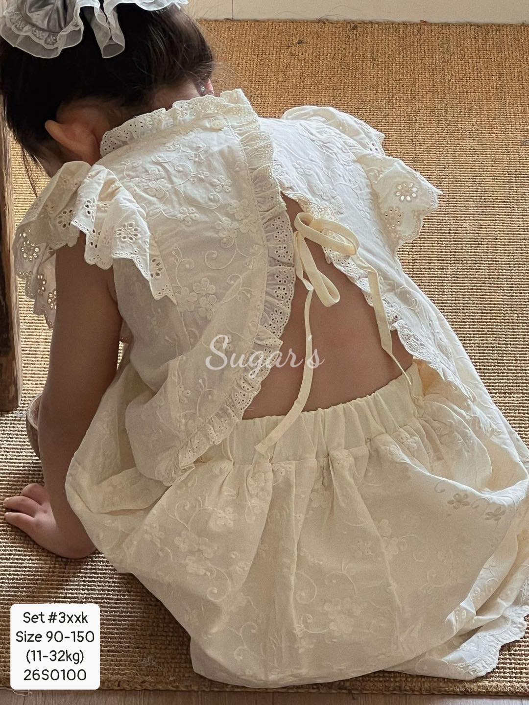 Set ren hoa hở lưng siêu xinh cho bé gái