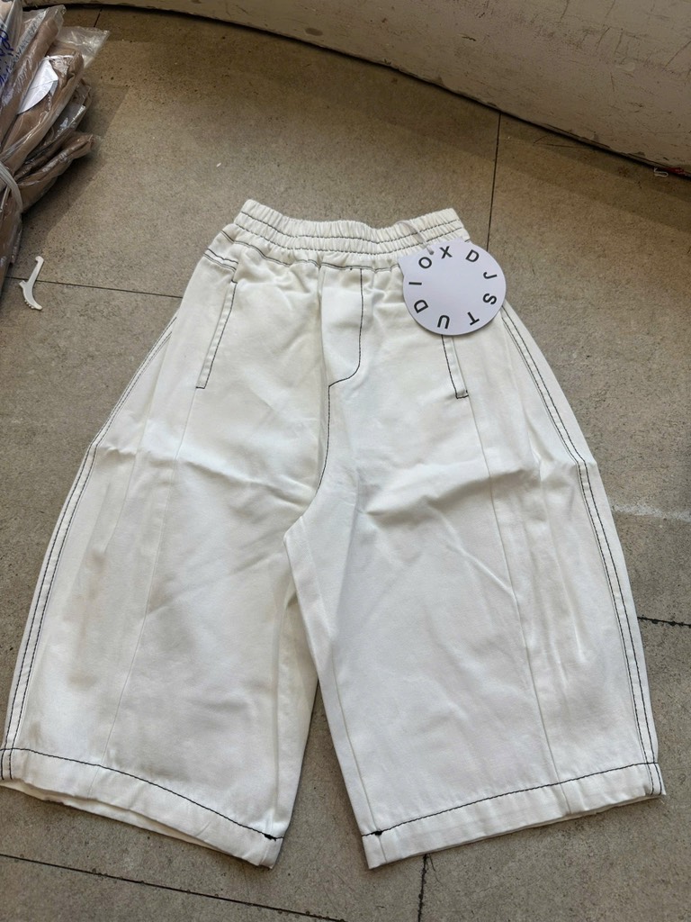 Quần trắng thụng cho bé trai