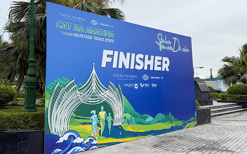 Backdrop Finisher Giải Marathon Cát Bà Amatina 2025 do Viet Anh Production thi công