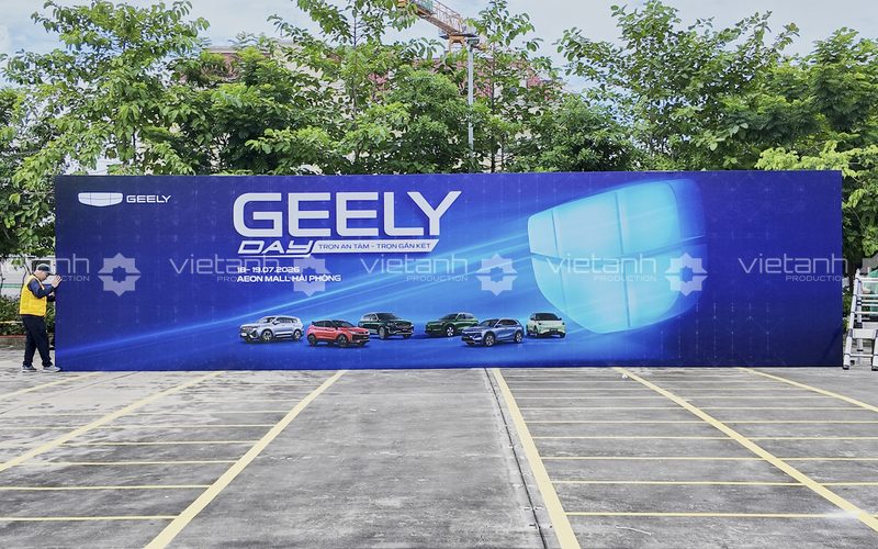 Backdrop sự kiện Geely Day ngoài trời tại AEON Mall Hải Phòng năm 2026