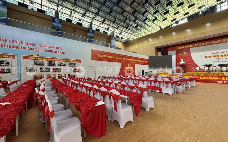 Bàn ghế đại biểu Đại hội đại biểu Đảng bộ Đặc khu Cát Hải tại Hải Phòng
