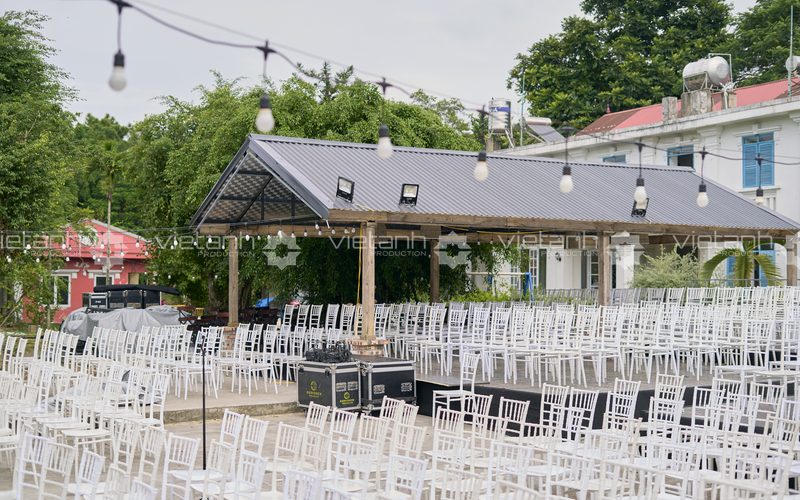 Bố trí ghế trên khán đài giật cấp 200 m² của Show Du Ca Jimmii Nguyễn