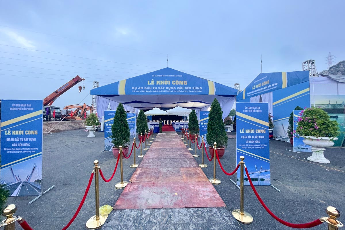 Nhà bạt khu vực đón khách tại lễ khởi công do Viet Anh Production triển khai