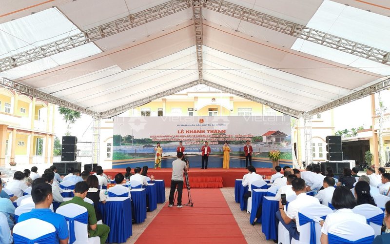 Tiết mục nghệ thuật chào mừng tại lễ khánh thành cầu Hỗ ở An Dương