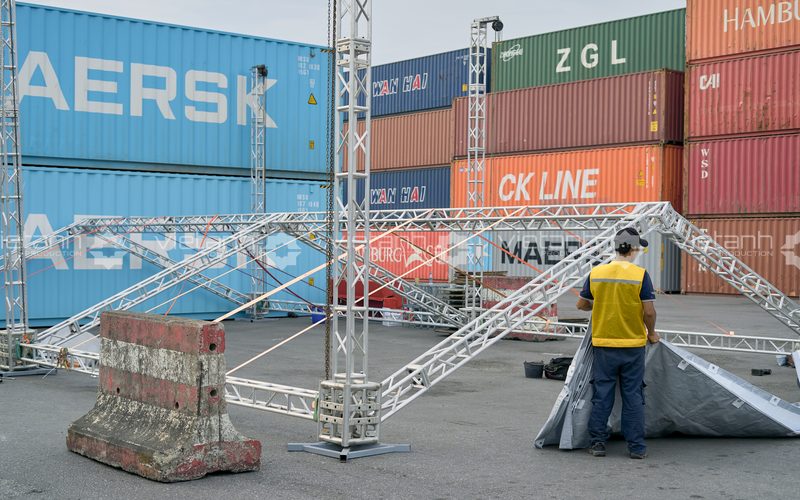 Khung Truss được giữ ổn định và kiểm tra tại mặt bằng sự kiện ngoài trời