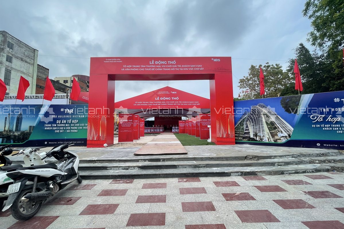 Cổng chào lễ động thổ Trung tâm thương mại Chợ Sắt Hải Phòng