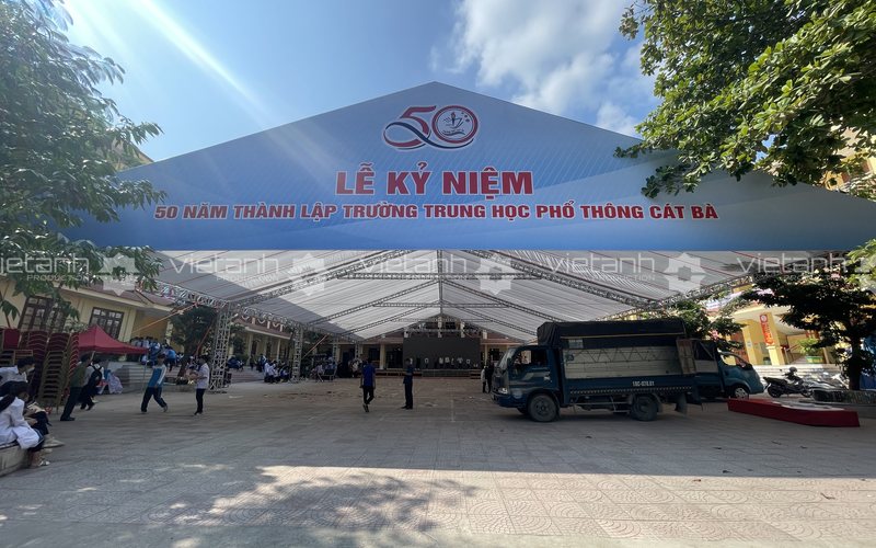 Cổng chào Lễ kỷ niệm 50 năm thành lập Trường THPT Cát Bà