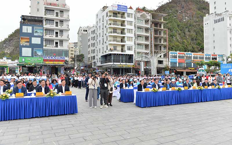 Đại biểu dự khai mạc du lịch Cát Bà và Giải Marathon Cát Bà Amatina 2025
