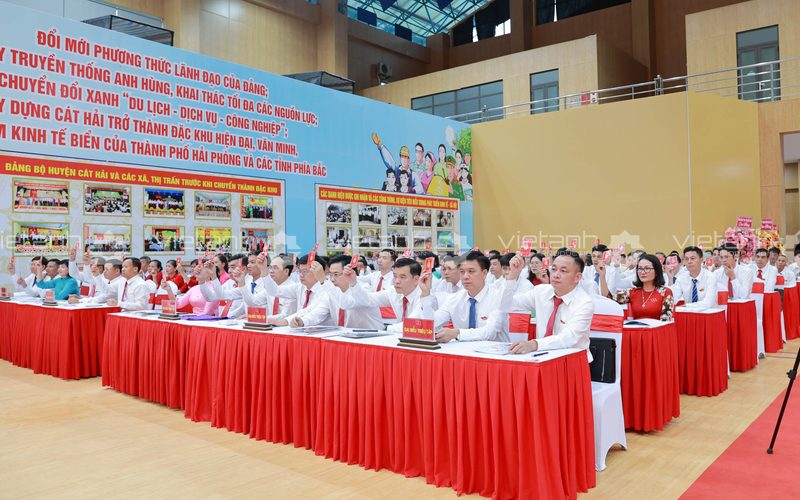 Đại biểu tham dự Đại hội đại biểu Đảng bộ Đặc khu Cát Hải lần thứ nhất tại Hải Phòng