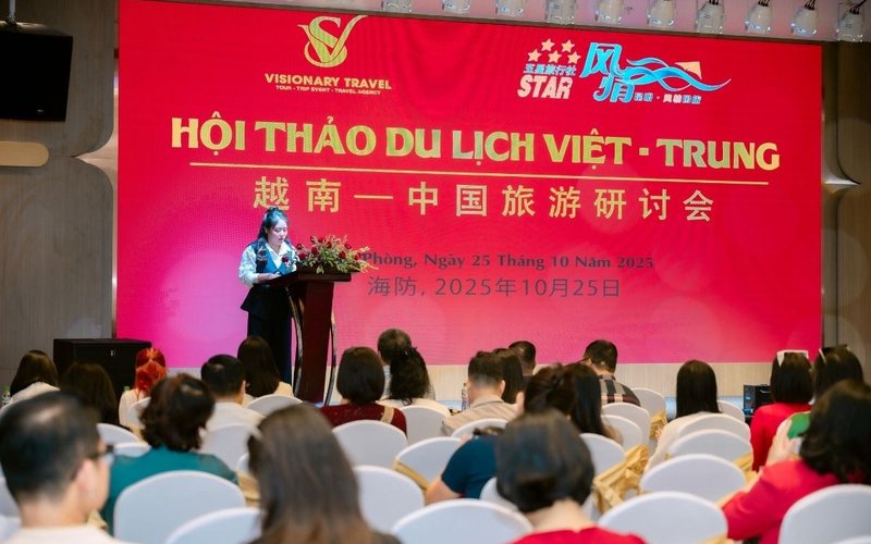 Diễn giả phát biểu tại Hội thảo Du lịch Việt Trung ở Pandora Center Hải Phòng