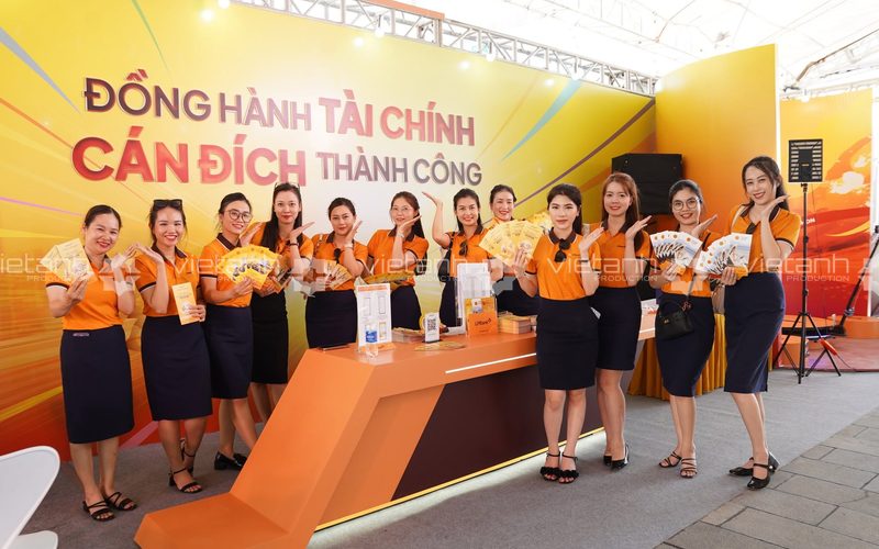 Đội ngũ LPBank đồng hành Marathon VTV LPBank Cát Bà