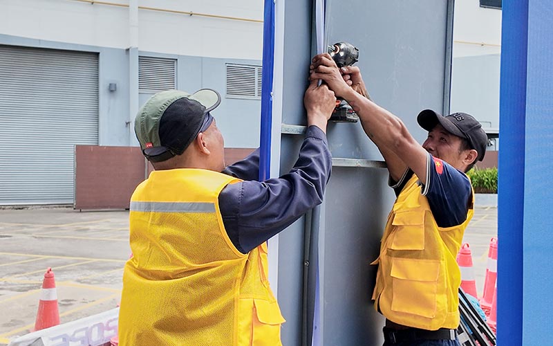 Gia công khung sắt lắp đặt backdrop sự kiện Geely Day 2026 Mega Test Drive Hải Phòng