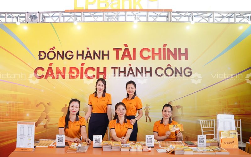 Gian hàng LPBank đồng hành Giải Marathon VTV LPBank Cát Bà