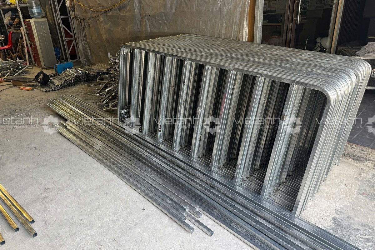 Hàng rào di động bằng thép tại kho Viet Anh Production