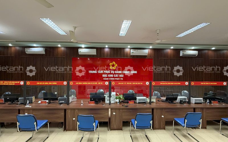 Hệ thống quầy tiếp nhận hồ sơ tại Trung tâm hành chính công Cát Hải