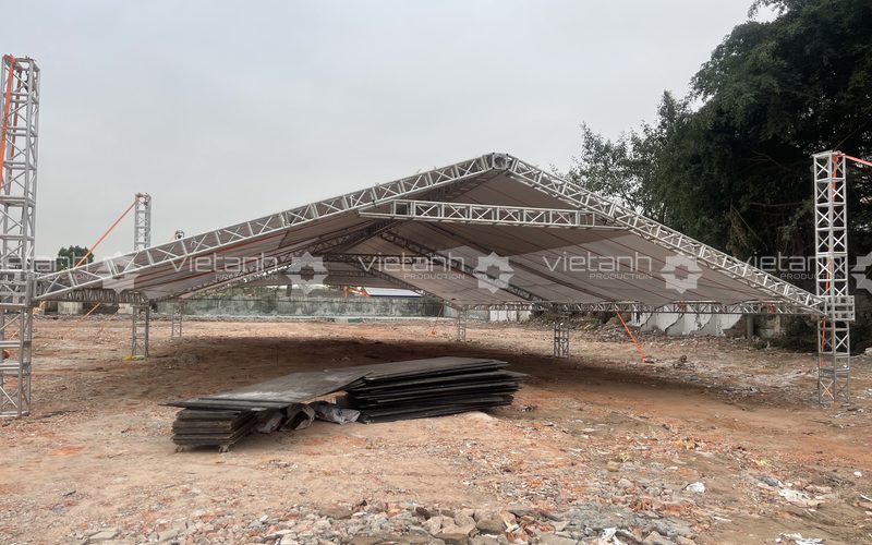Hoàn thiện mái che nhà bạt cho Lễ khởi công dự án 226 Lê Lai