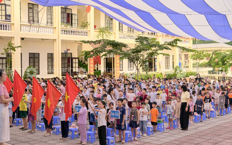 Học sinh tham dự Lễ khai giảng tại Trường Tiểu học Nguyễn Văn Trỗi