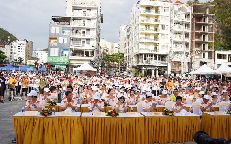 Không gian khai mạc Giải Marathon Quốc tế VTV LPBank Cát Bà 2024