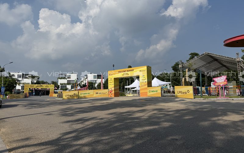 Không gian cổng chào và khu vực trung tâm Marathon VTV LPBank 2025