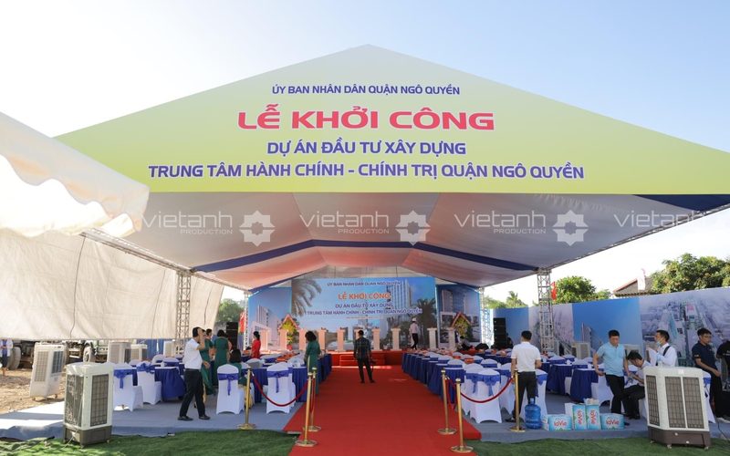 Không gian nhà bạt và sân khấu Lễ khởi công Trung tâm Hành chính quận Ngô Quyền