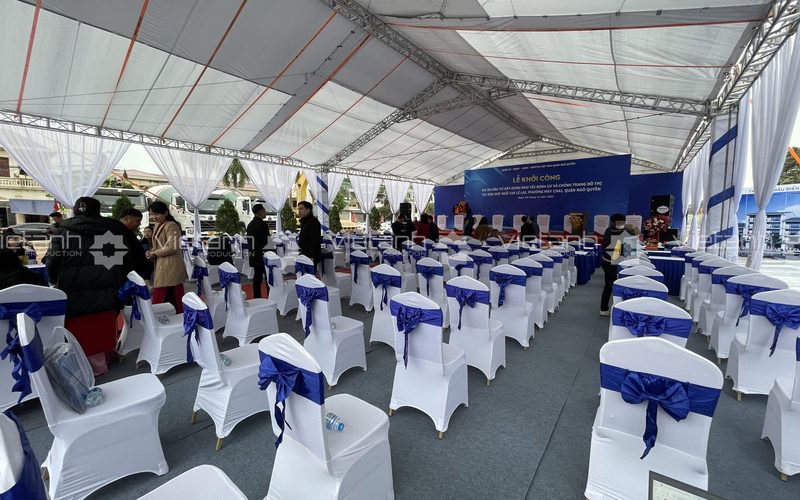 Không gian nhà bạt trước giờ đón khách tại Lễ khởi công dự án 226 Lê Lai