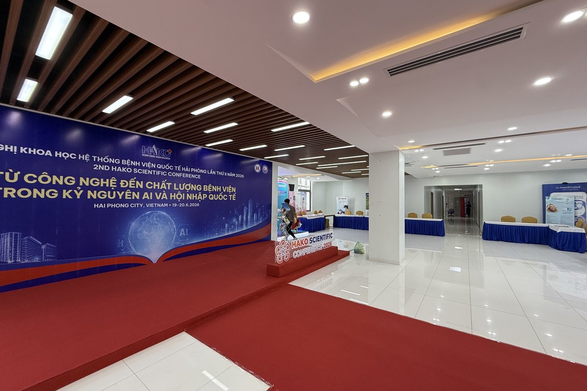 Khu vực check-in và backdrop hội thảo khoa học tại Hải Phòng