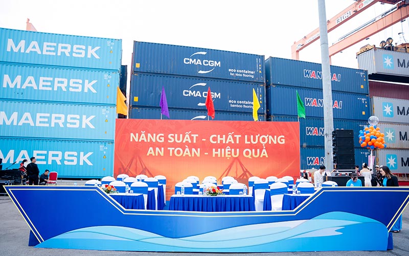 Khu vực bàn đại biểu tại Lễ Ra Quân Cảng Hải Phòng 2026