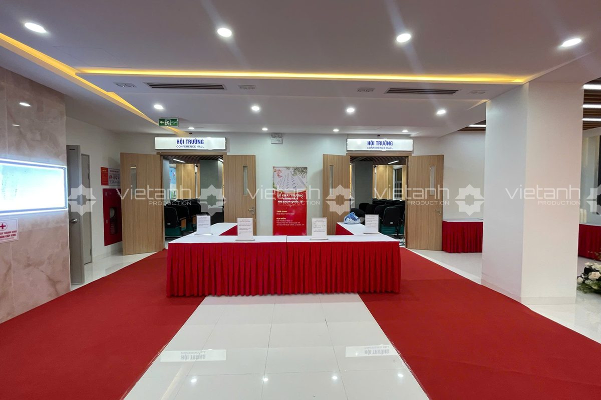 Khu vực đón tiếp và đăng ký khách mời trong lễ khai trương tại Hải Phòng