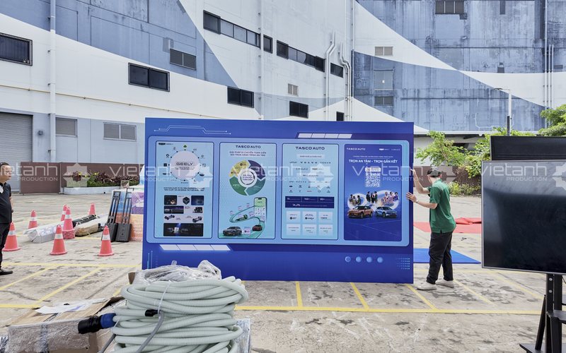 Lắp đặt backdrop khu vực sự kiện Geely Day tại Hải Phòng