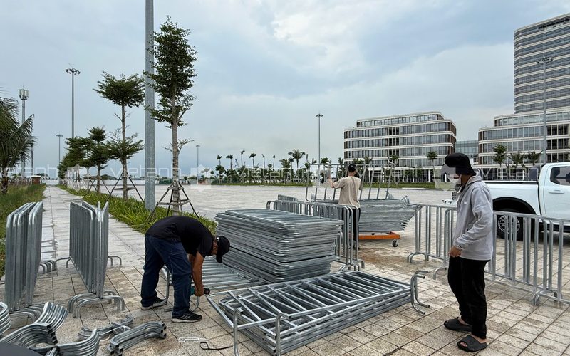 Hàng rào di động phân luồng tại Lễ hội B.Fest